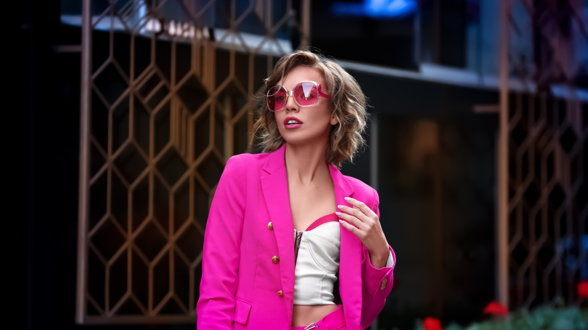 What Lipstick To Wear With Hot Pink Or Fuchsia outfit - Blog Banner