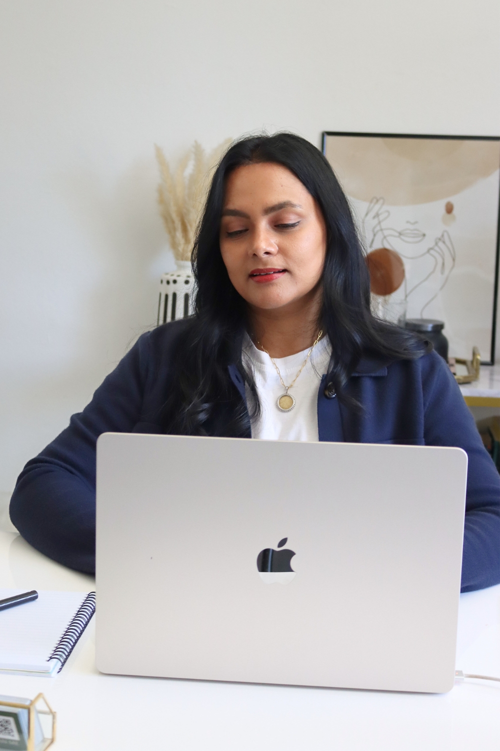 Professional Makeup Looks For Work That Are Easy To Do - Blog Banner