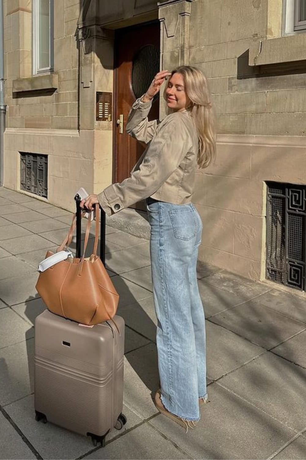 Best jeans for travel blog banner