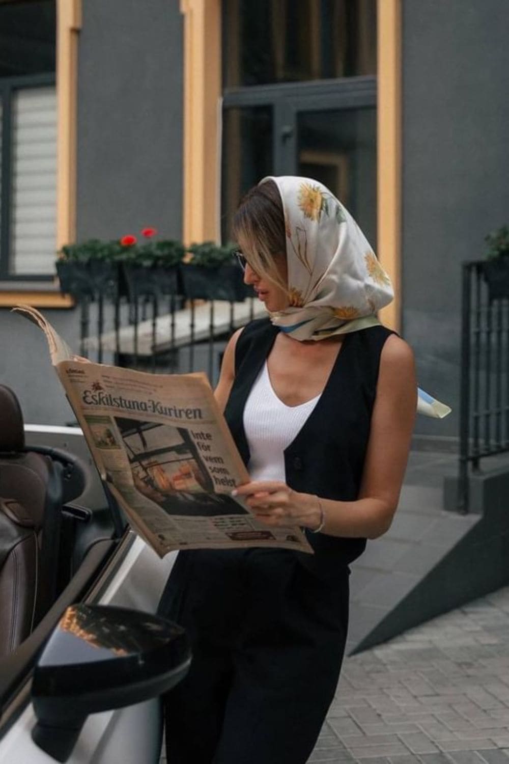 how-to-style-a-silk-scarf-Elegant-Bandana