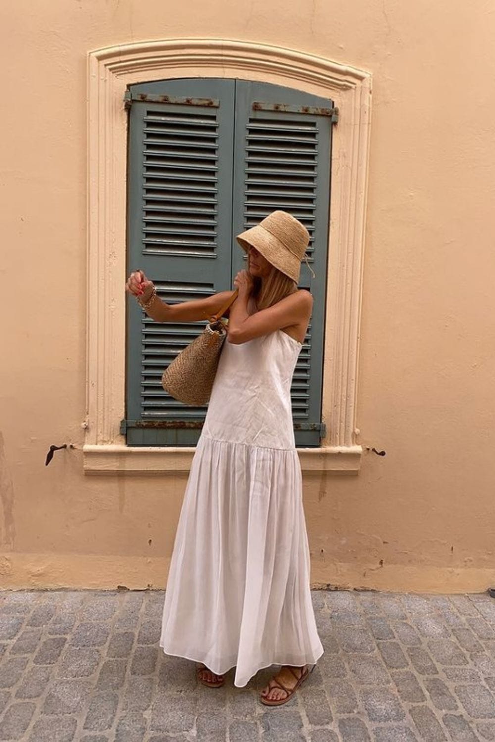 what-to-wear-with-white-dress-Strappy-Flat-Sandals