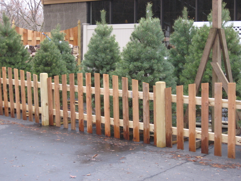 Roll top picket fence