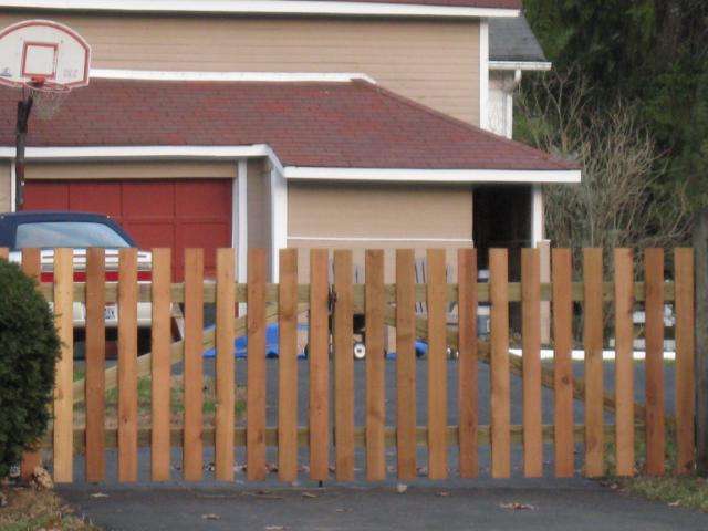 Flat topped picket fence