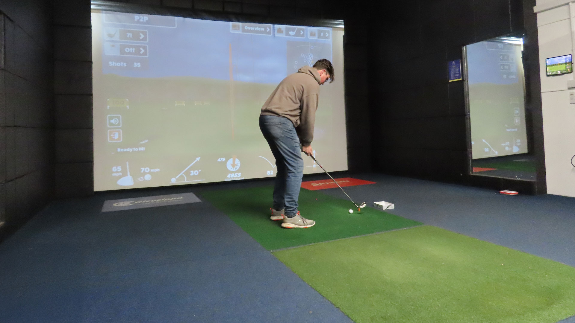 Golf simulator practice with data and feedback