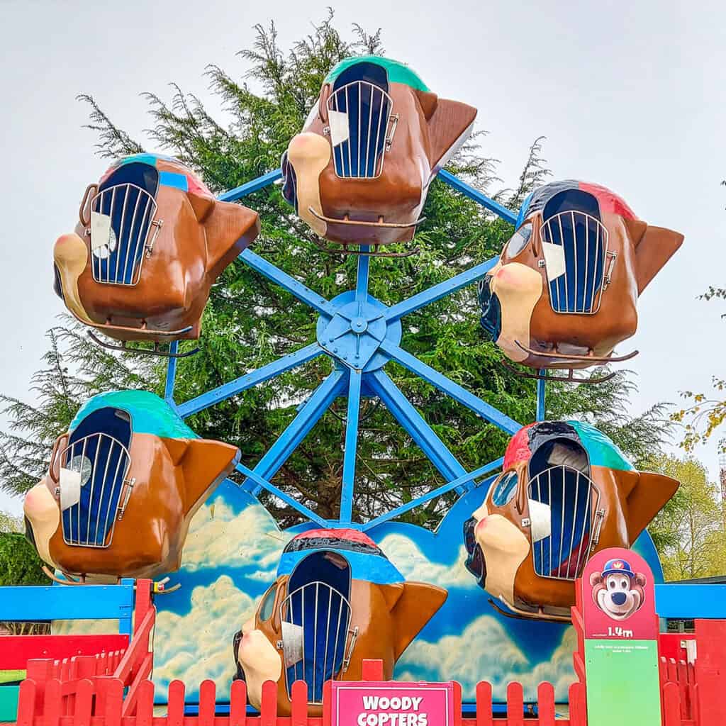 Children's helicopter wheel theme park ride