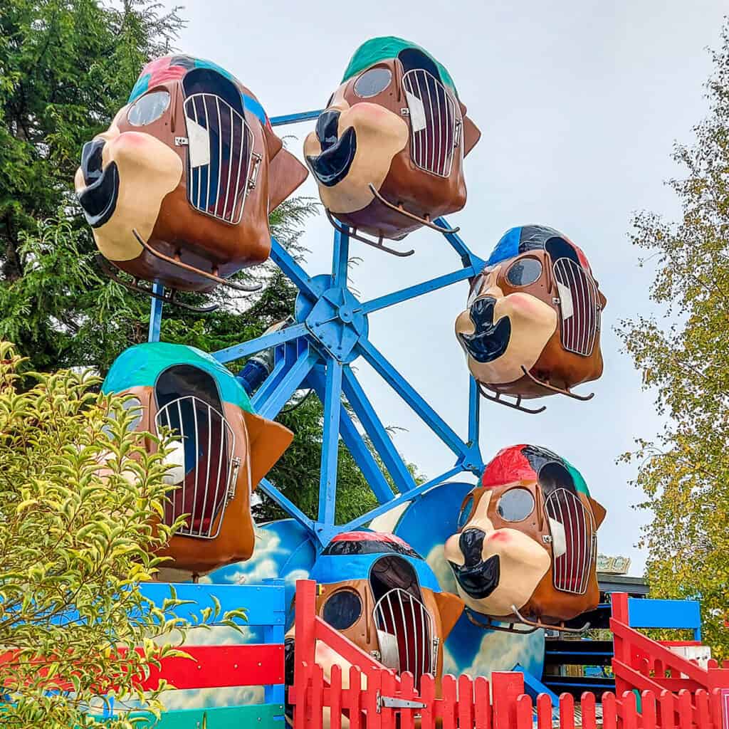 Children's helicopter wheel theme park ride