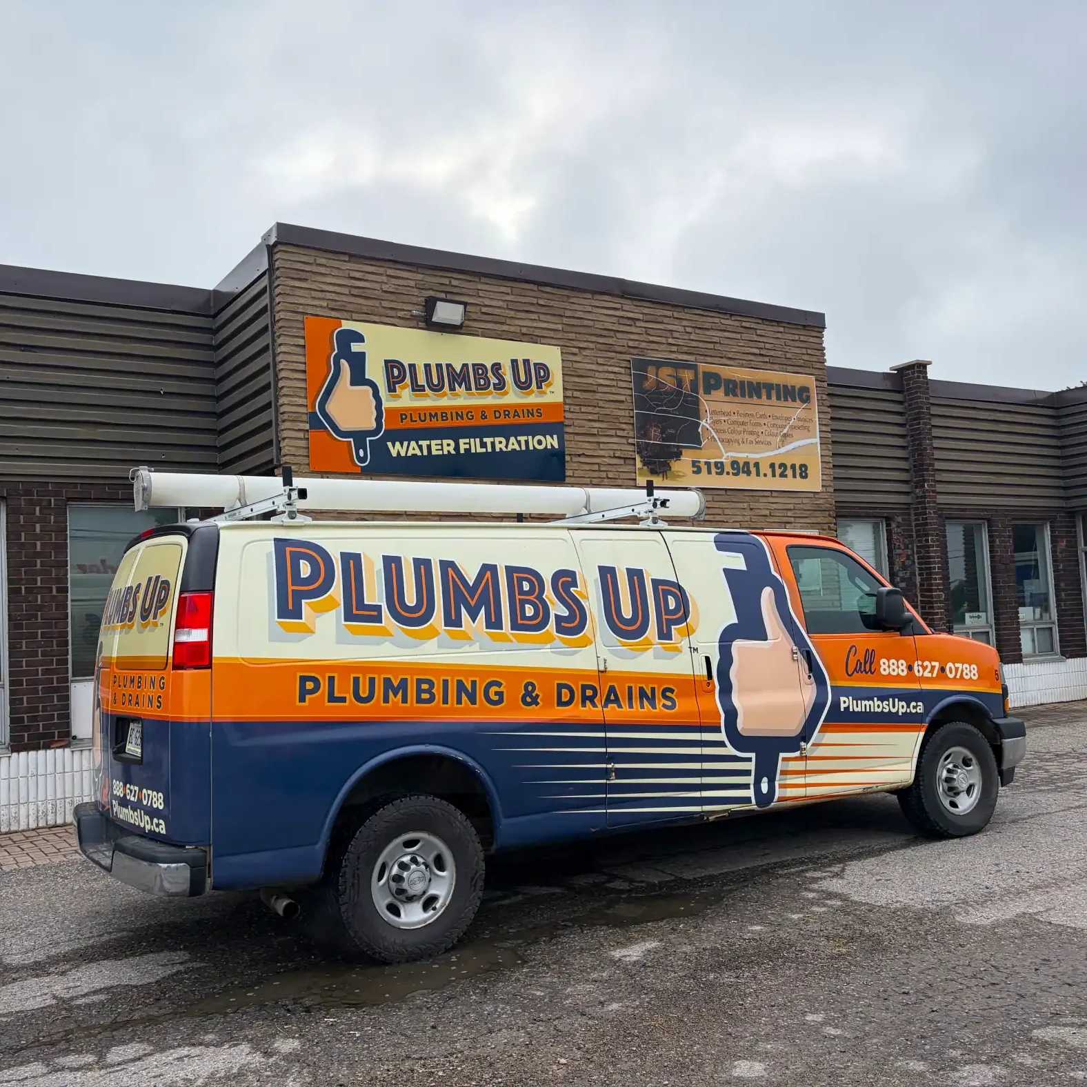 Plumbs-Up-Plumbing-And-Drains-Storefront-Sign