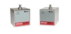 MiniCapt® Pro浮遊菌エアサンプラは、本体とサンプリングヘッドが分離しているため、クリティカルな環境にサンプラ本体を持ち込まずにリモートでサンプリングが可能です。小型ながらブロアを内蔵し、設置自由度の高いエアサンプラです。