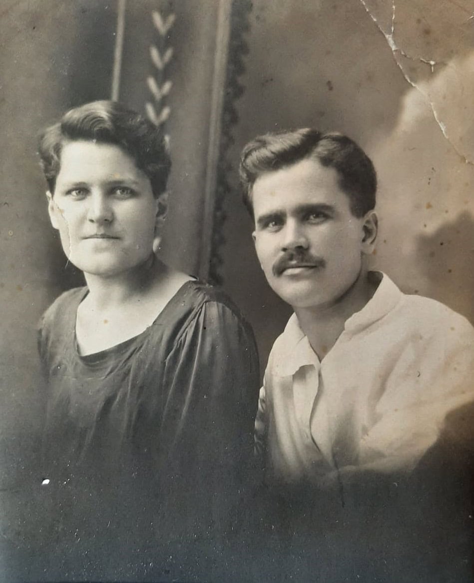 Чоловік і жінка на старій чорнобілий фотографії, історична фотографія.