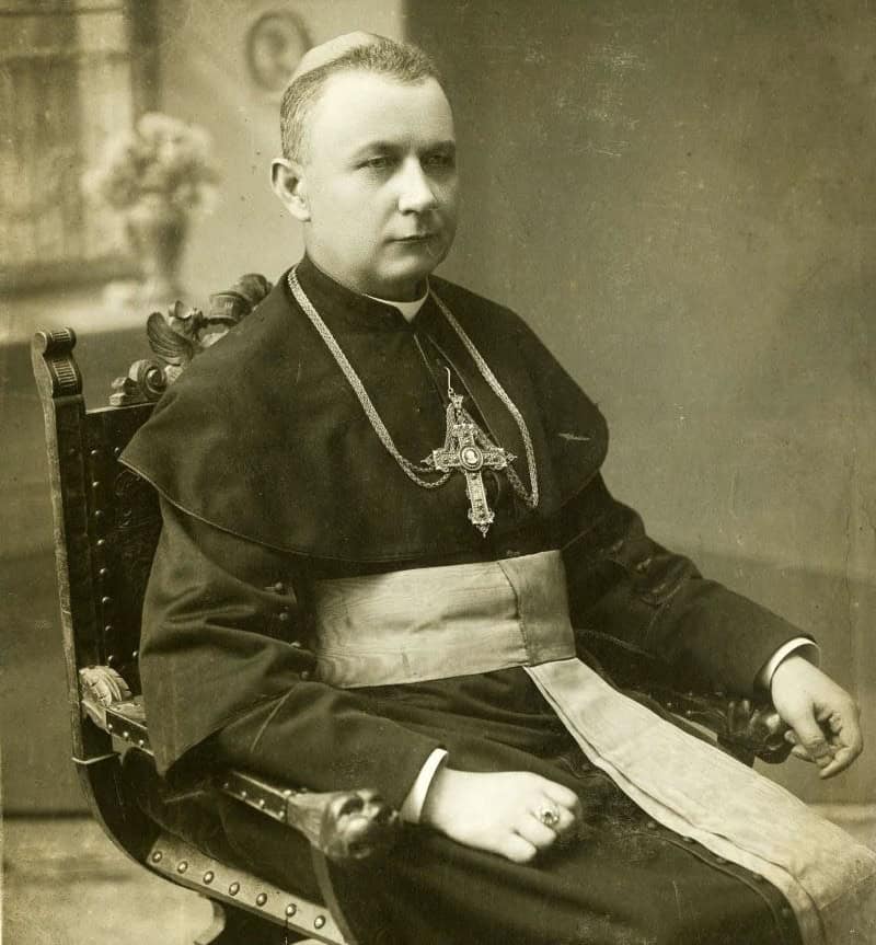 Портрет Григорія Хомишина у церковному одязі з хрестом.