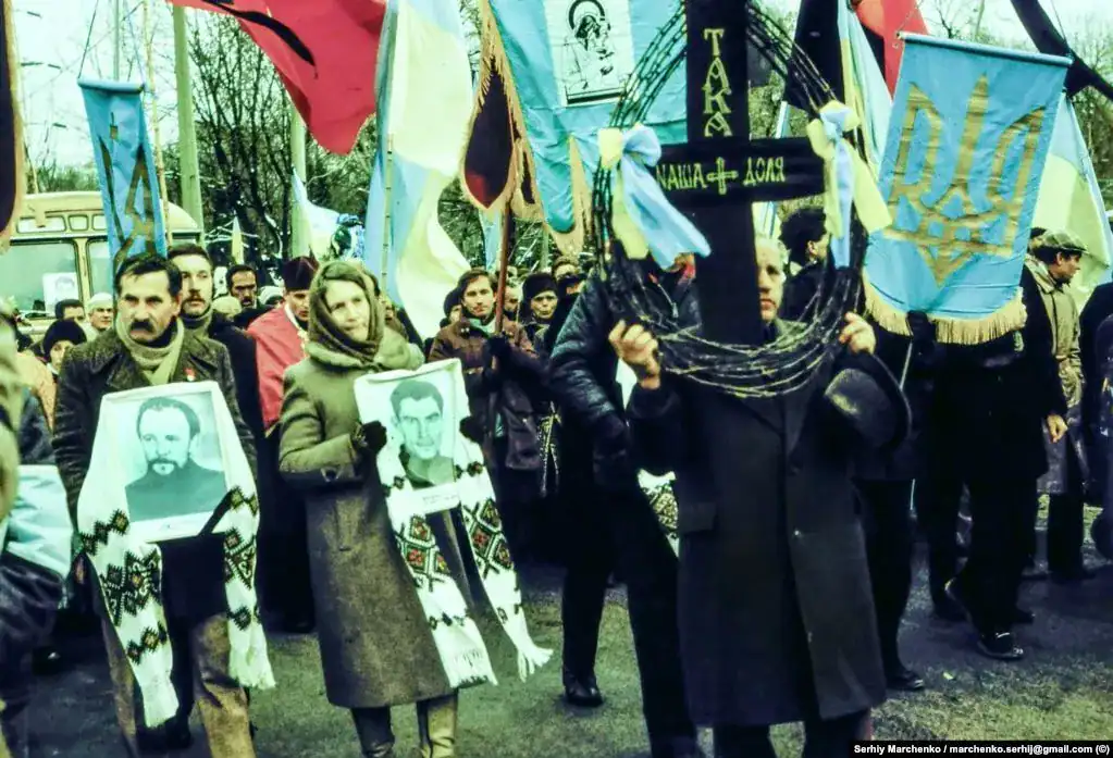 Мітинг та пам'ятна хода з портретами Василя Стуса та українськими прапорами.