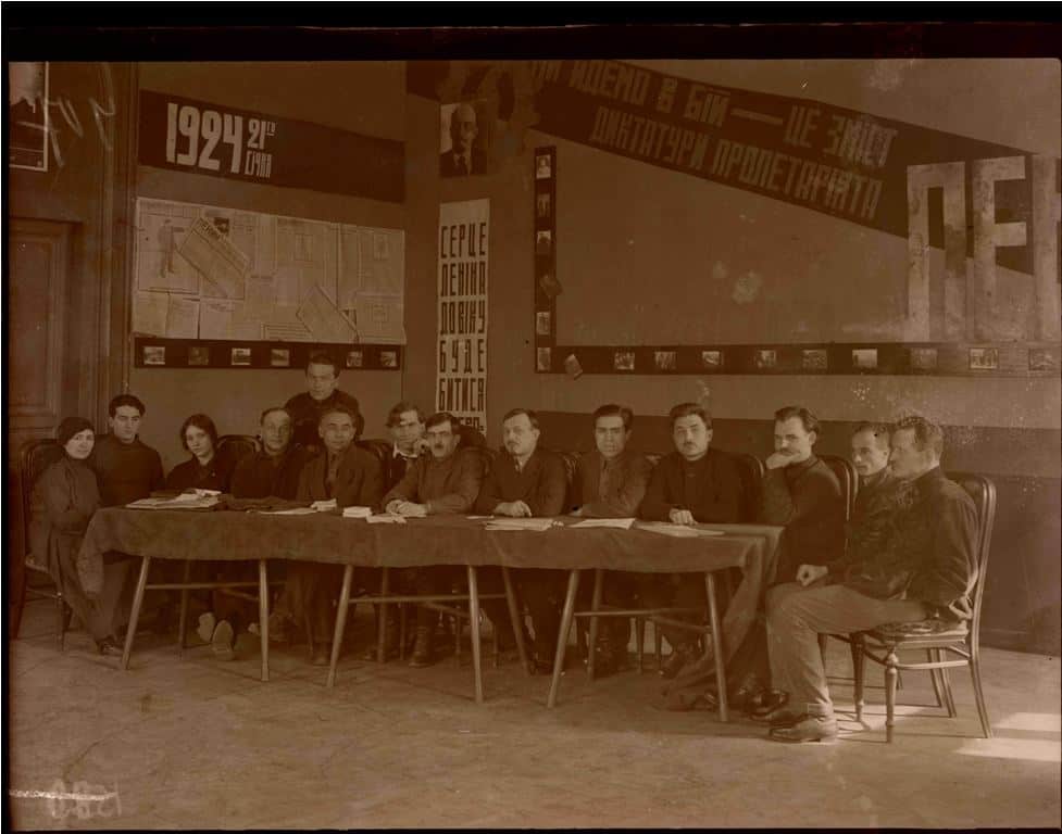 Групова фотографія на історико-просвітньому проекті Портал у 1924 році.
