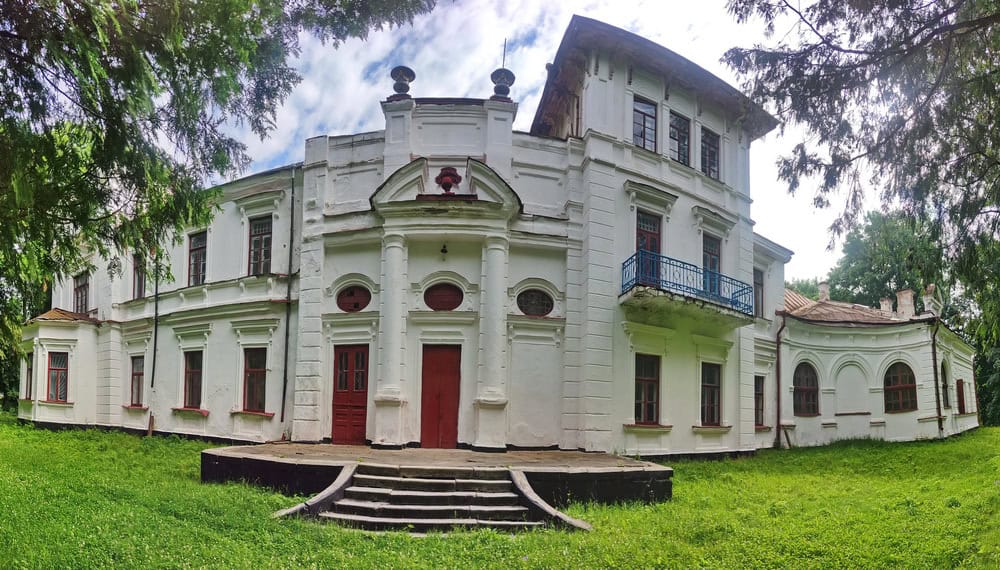 Історична будівля на території історико-просвітнього проекту Портал.