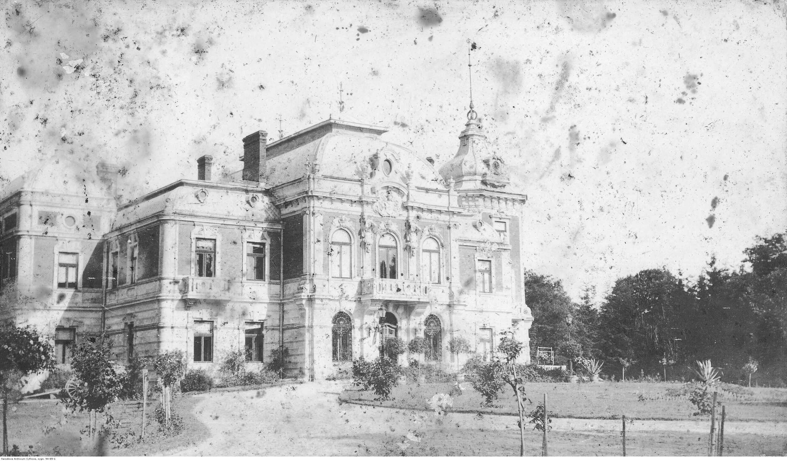 Історична фотографія палацу у Тартакові, старовинна архітектура, історико-просвітній проект Портал.