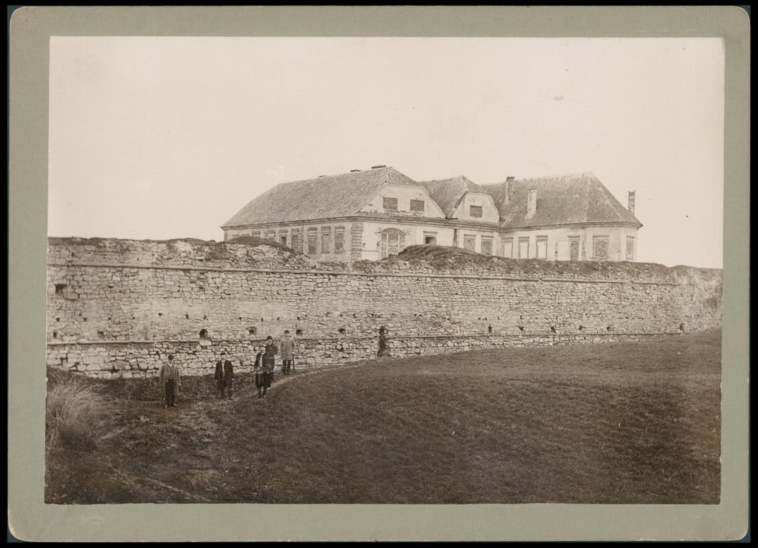 Історична фотографія Збаразького замку з старовинним виглядом.