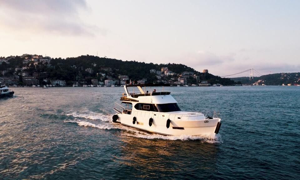 Motoryacht Exterior P105 19 meters 12 person capacity Yacht Rental with Premionly.com in Istanbul
