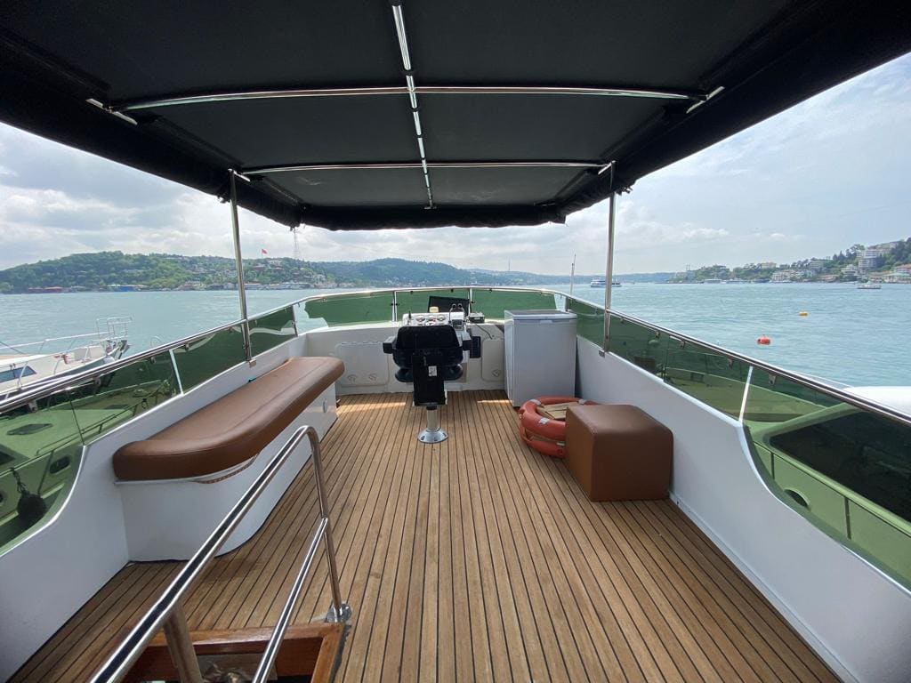 Motoryacht Interior P105 19 meters 12 person capacity Yacht Rental with Premionly.com in Istanbul