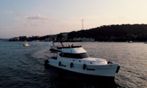 Motoryacht Exterior P105 19 meters 12 person capacity Yacht Rental with Premionly.com in Istanbul
