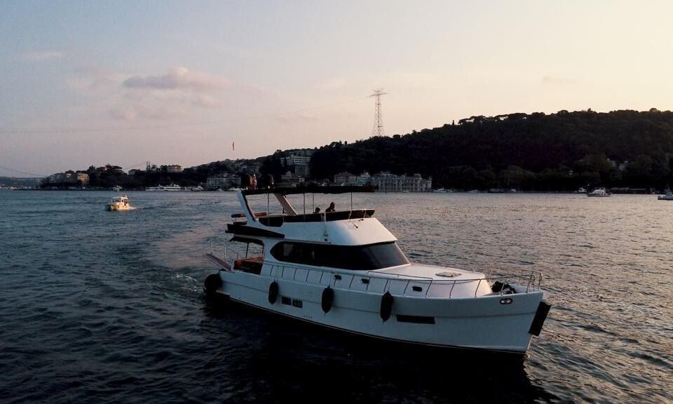 Motoryacht Exterior P105 19 meters 12 person capacity Yacht Rental with Premionly.com in Istanbul