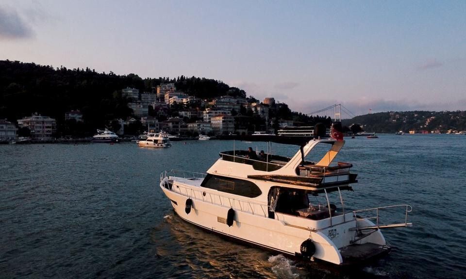 Motoryacht Exterior P105 19 meters 12 person capacity Yacht Rental with Premionly.com in Istanbul