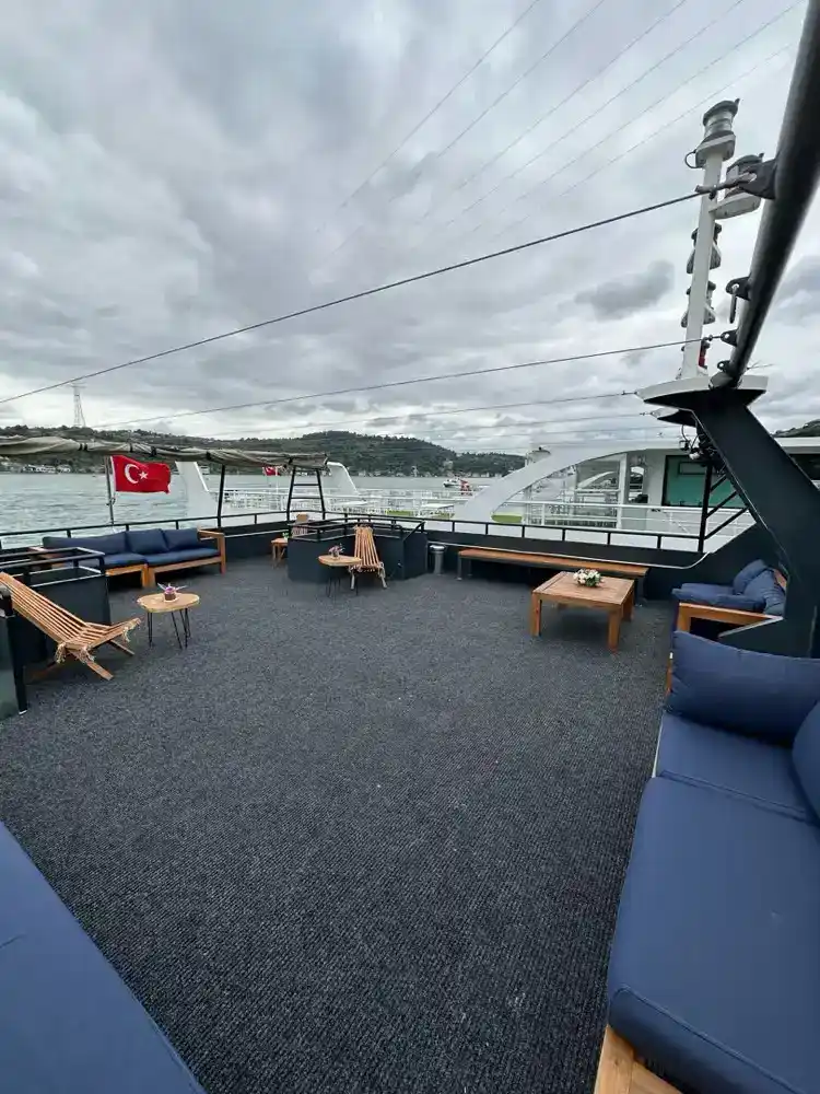 Motoryacht Interior P102 22 meters 40 people capacity best yacht rental with Premionly in Istanbul