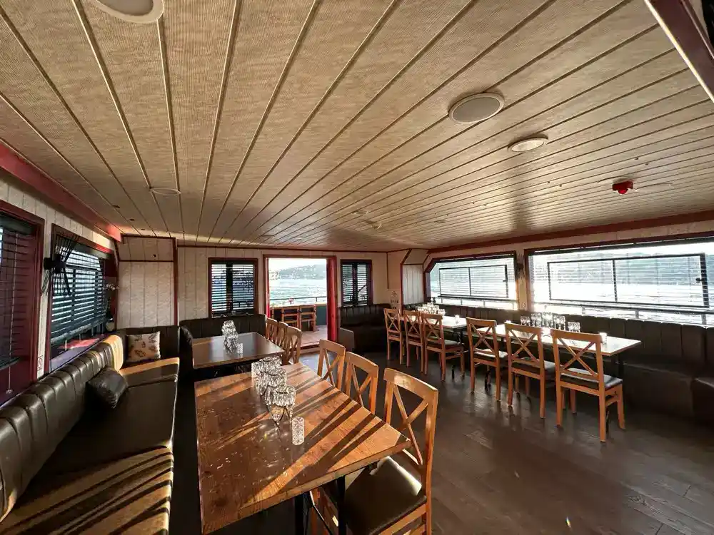 Motoryacht Interior P102 22 meters 40 people capacity best yacht rental with Premionly in Istanbul