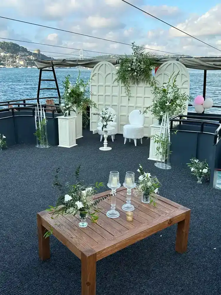 Motoryacht Interior P102 22 meters 40 people capacity wedding organization best yacht rental with Premionly in Istanbul