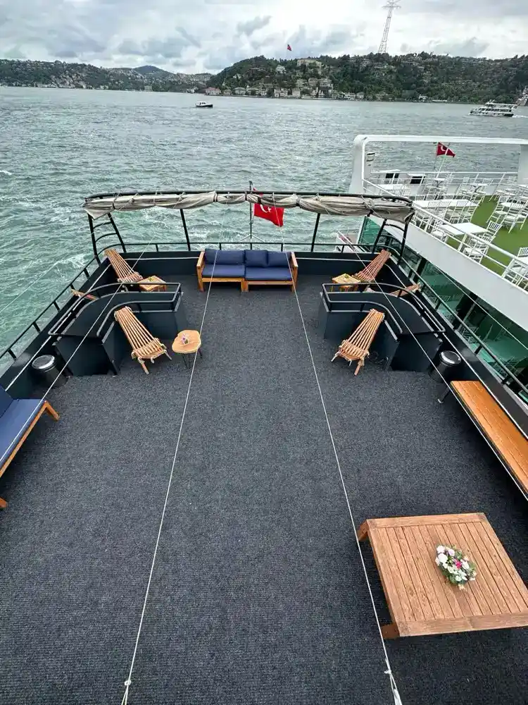 Motoryacht Interior P102 22 meters 40 people capacity best yacht rental with Premionly in Istanbul