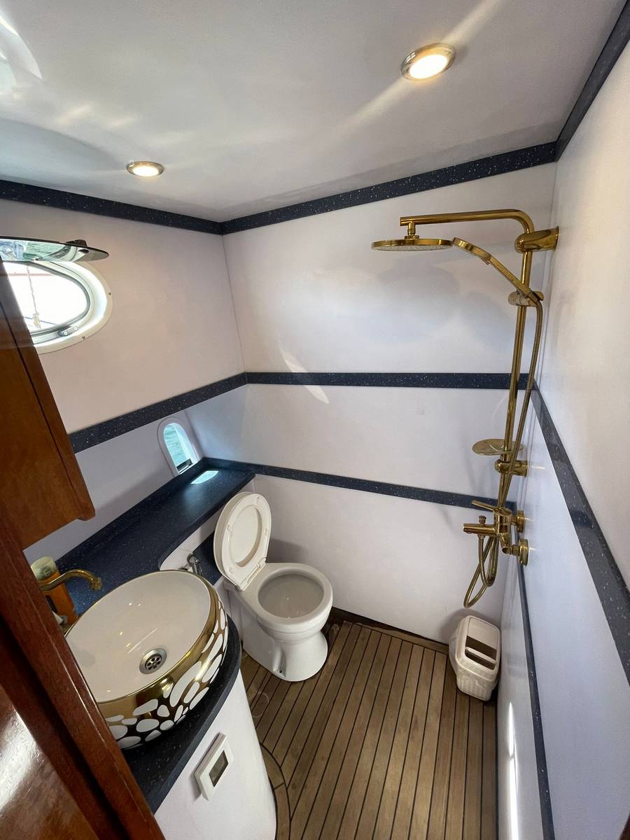 Motoryacht Interior P106 19 meters 12 capacity Best Yacht Rental with Premionly in Istanbul
