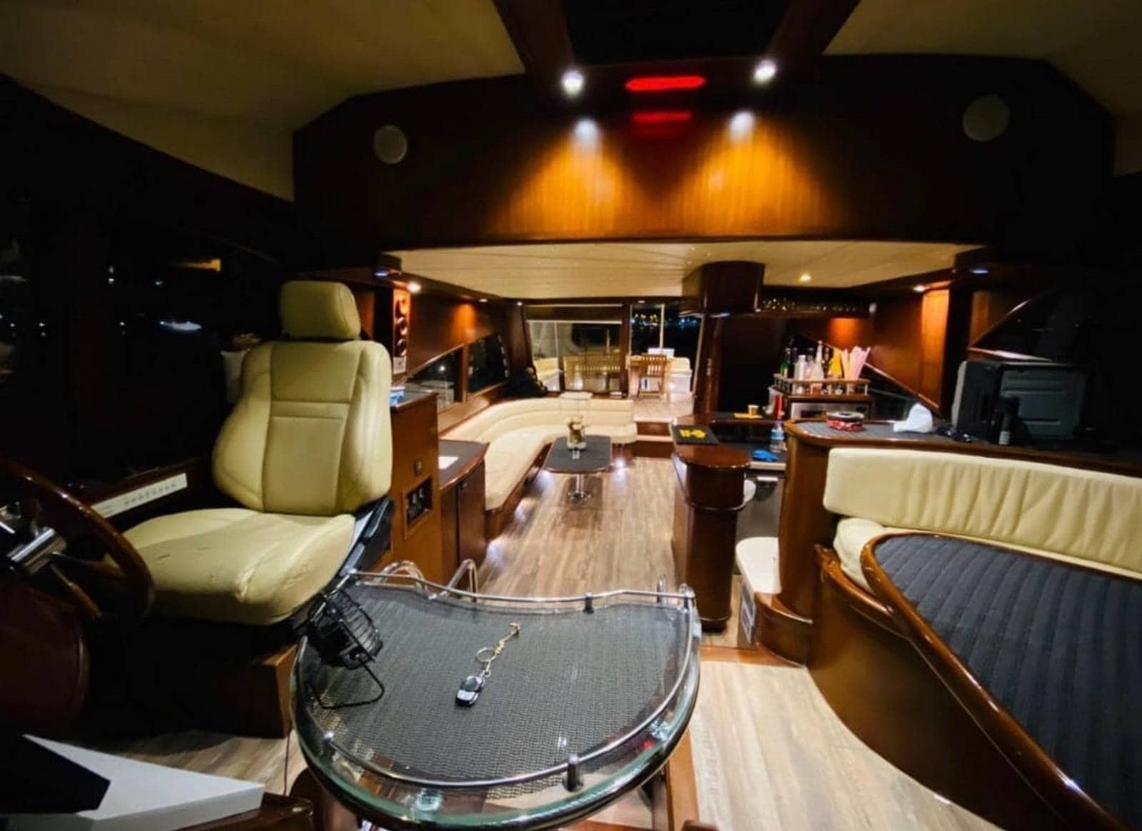 Motoryacht Interior P104 22 meters 16 person capacity Yacht Rental with Premionly.com in Istanbul
