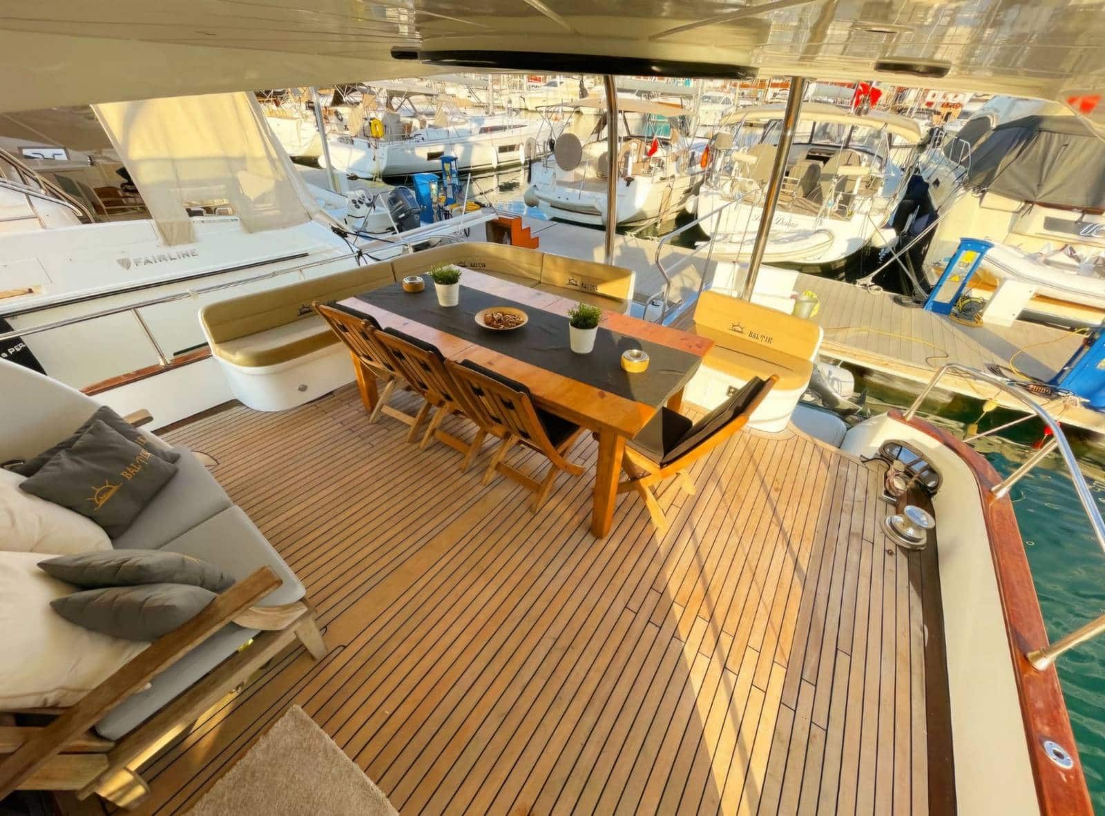 Motoryacht Interior P104 22 meters 16 person capacity Yacht Rental with Premionly.com in Istanbul