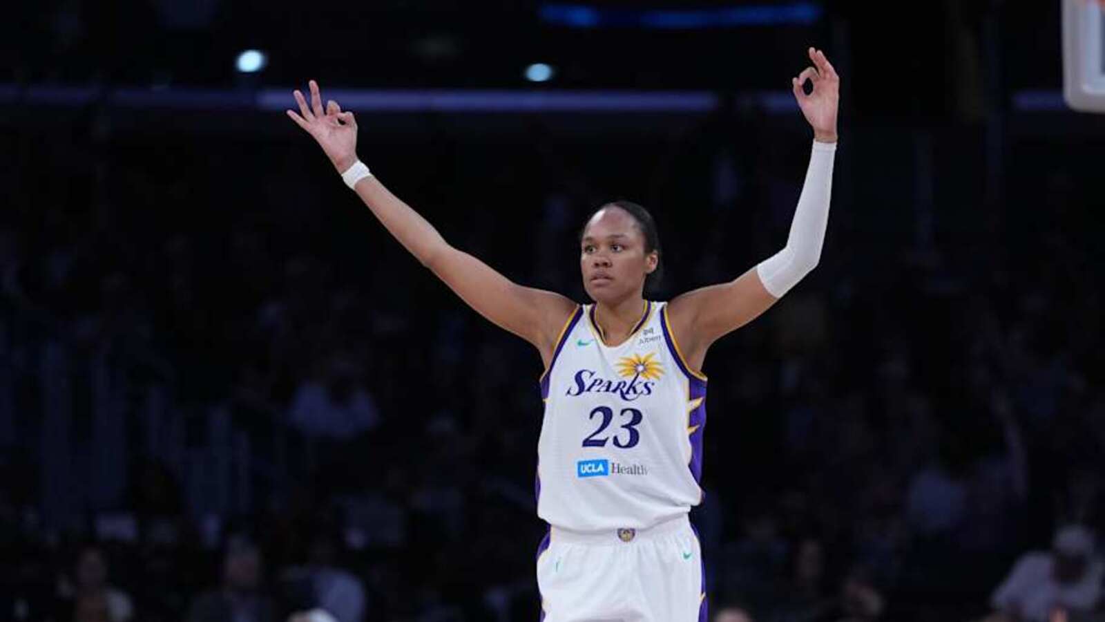 Source image reused from www.yardbarker.com.