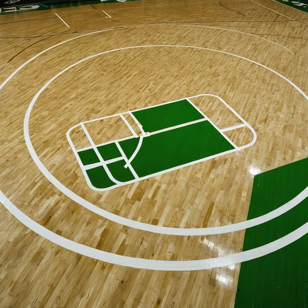 Illustrative image related to UConn advances to title game after 71-62 win; Arizona vs. Michigan set for Final Four showdown.