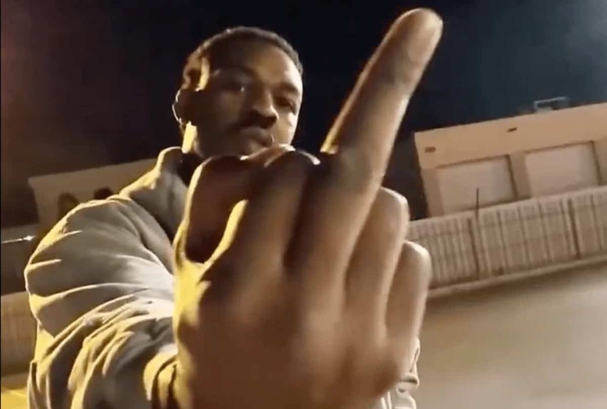 Source image reused from s.yimg.com.