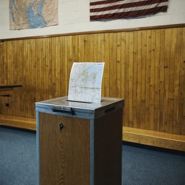 Illustrative image related to Wisconsin Supreme Court race Lazar vs Taylor: voters compare unedited survey responses in WPR guide ahead of April 7 election.