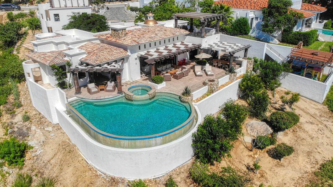 Luxury Puerto Los Cabos Residence With Infinity Pool And Spacious Outdoor Living Area, Surrounded By Lush Greenery And Ocean Views In Puerto Los Cabos Real Estate.