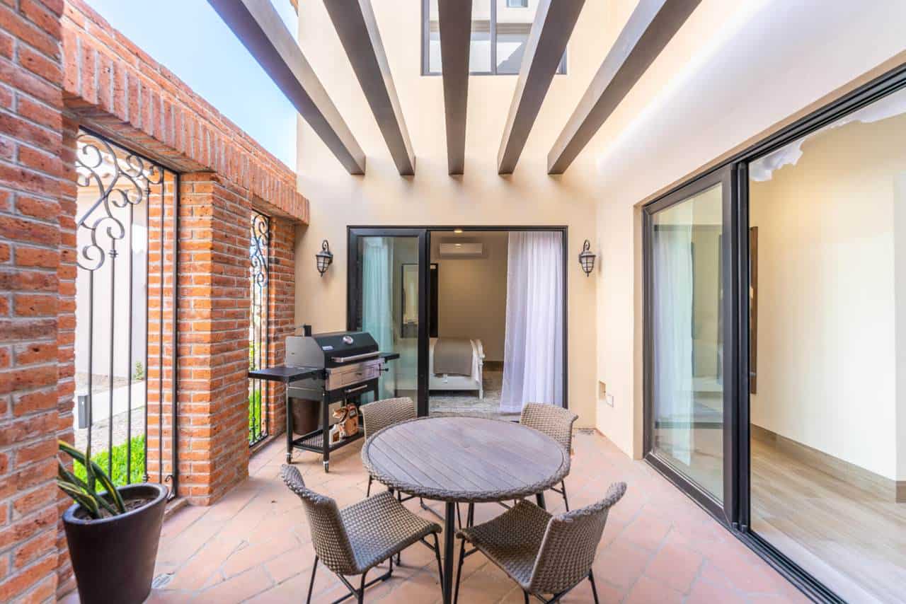 Quivira Los Cabos Ocean View Condo With Outdoor Patio And Modern Amenities.