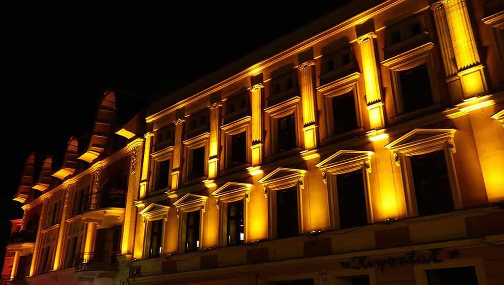 facade lighting manufacturers