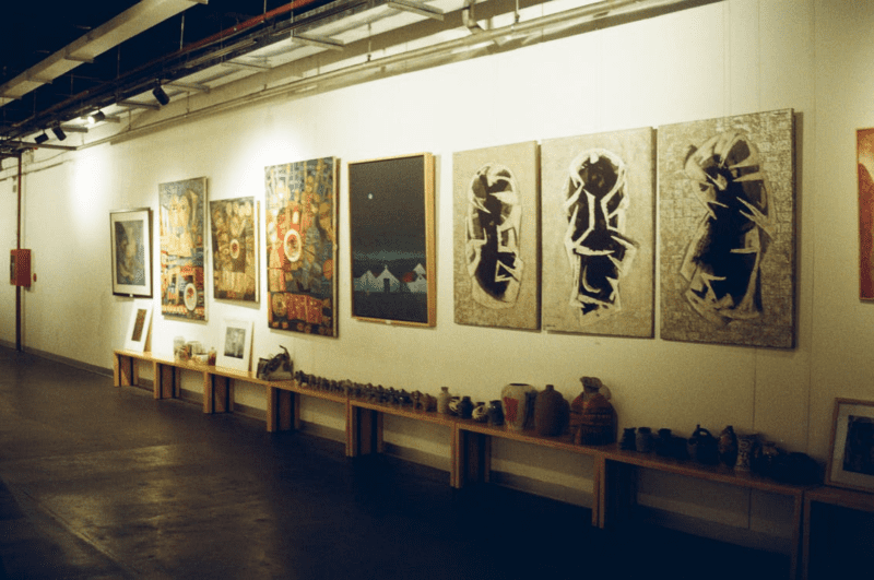 art gallery lighting benefits