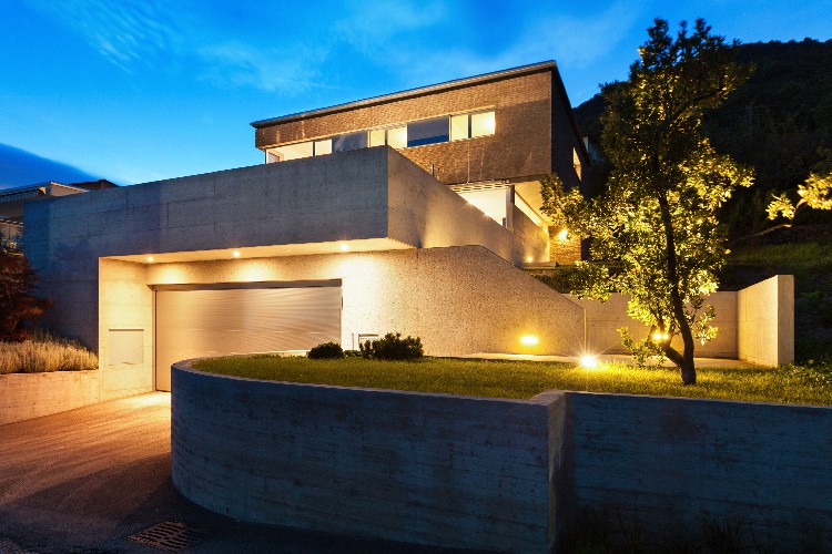 Residential landscape lighting