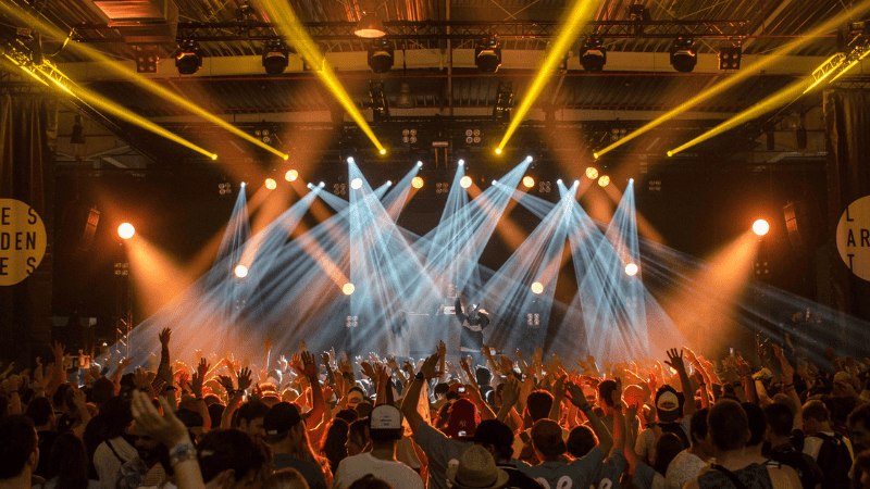 Colorful wash light makes the stage better