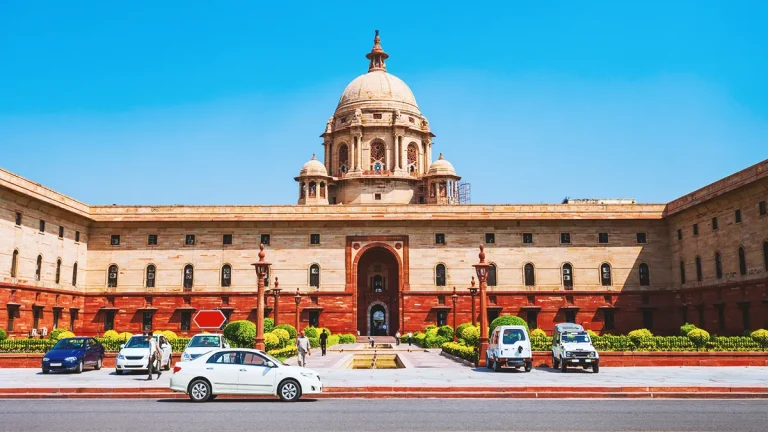indian-government-mulling-stake-sales-in-gic-re-and-lic-report