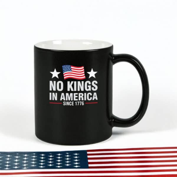 No Kings in America Mug – Patriotic Pro-Democracy Coffee Cup