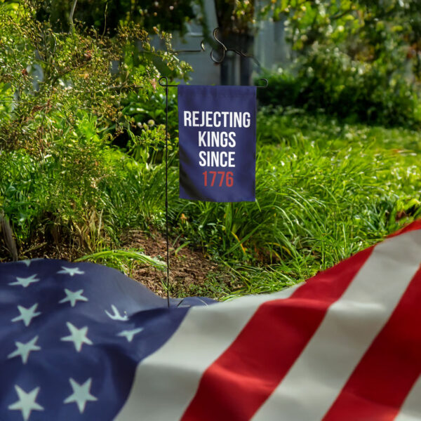 rejecting kings since 1776 flag – minimalist pro democracy garden flag