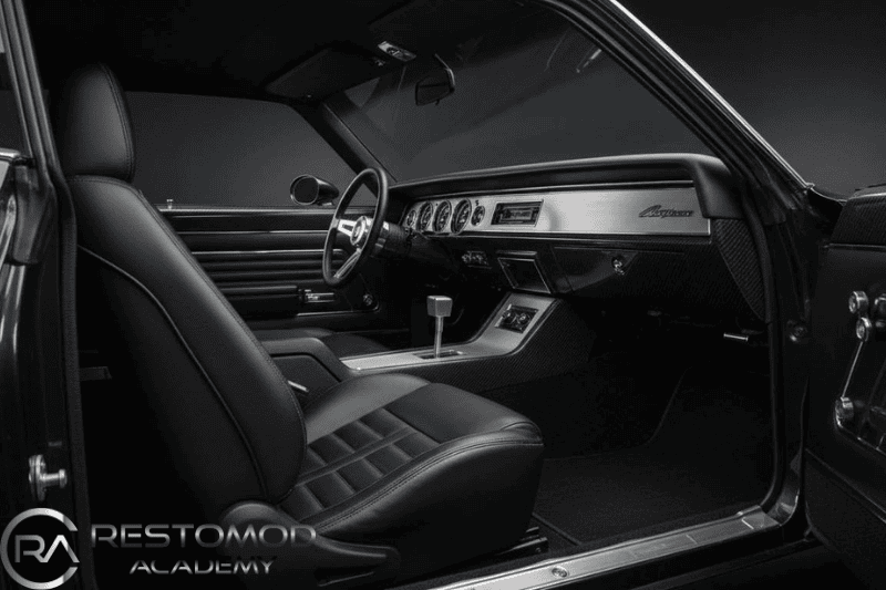 Restomod-Interior-Ideas-Blending-Vintage-Style-with-Modern-Comfort