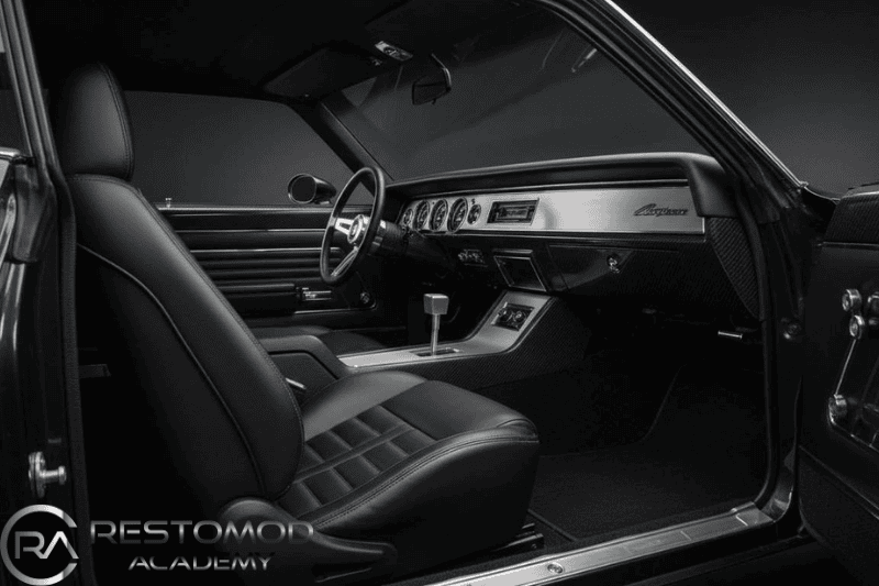 Restomod-Interior-Ideas-Blending-Vintage-Style-with-Modern-Comfort-2