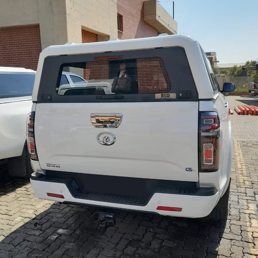 High-quality stainless steel canopy for trucks, custom-made to enhance vehicle durability and aesthetics, ideal for commercial and industrial use.