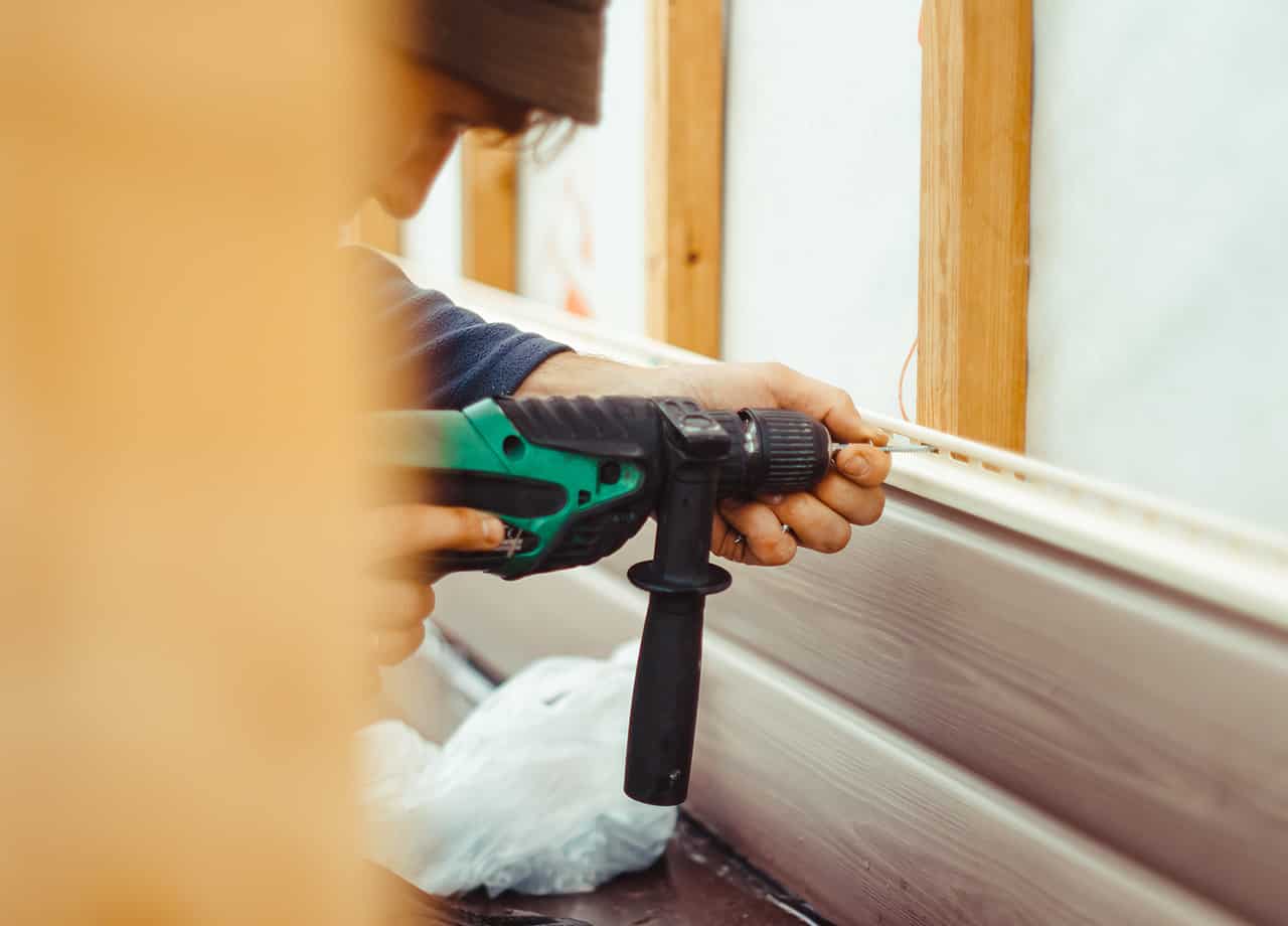 vinyl siding installation contractors Milford OH _ Cincinnati OH Image of our siding contractors installing vinyl siding on a home in Cincinnati OH. Roofing For Troops provides siding installation services in the Milford OH and Cincinnati OH areas.