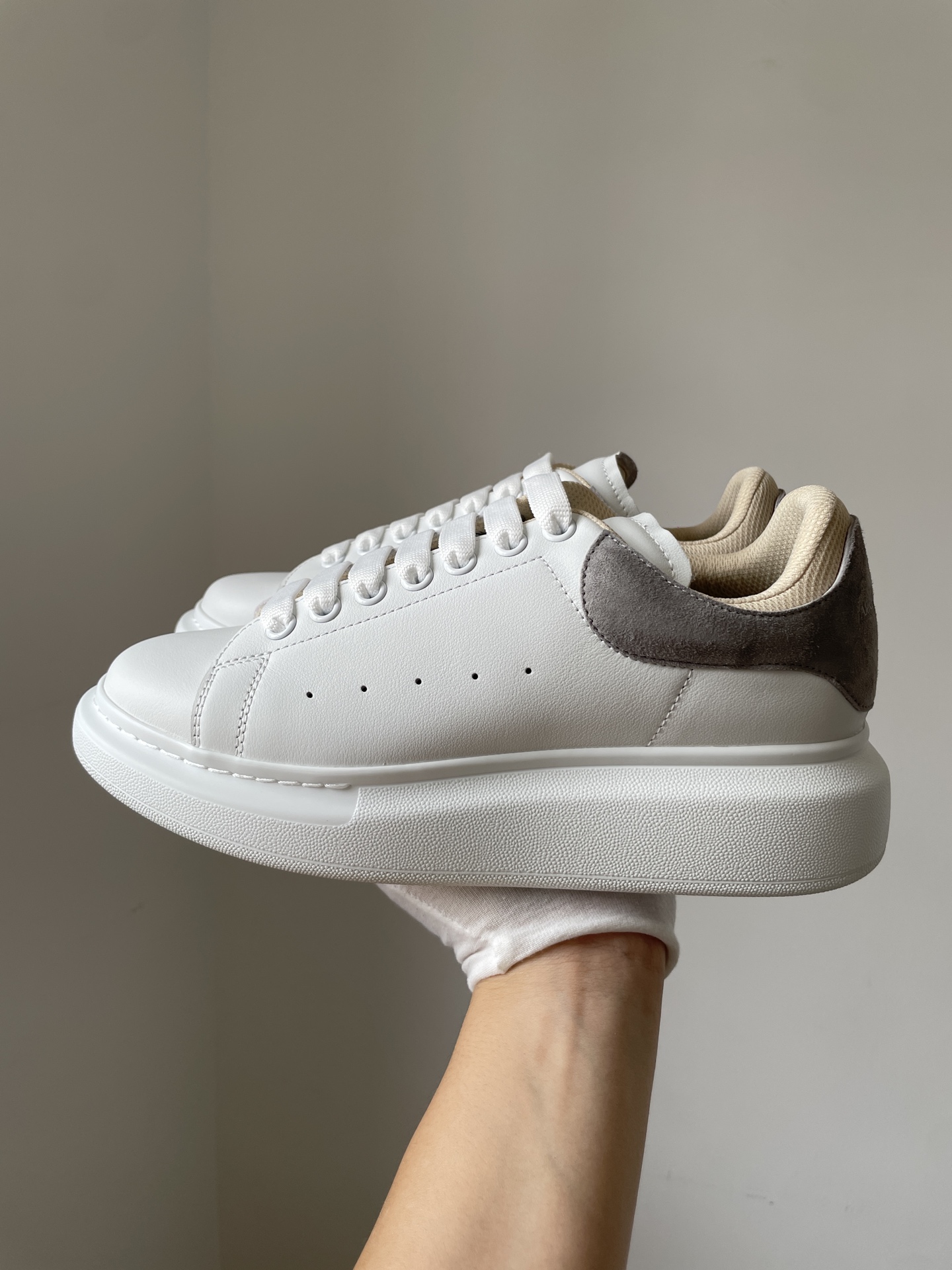 Alexander McQueen Leather Platform Lace-Up Low-Top Sneakers Unisex White - Image 2