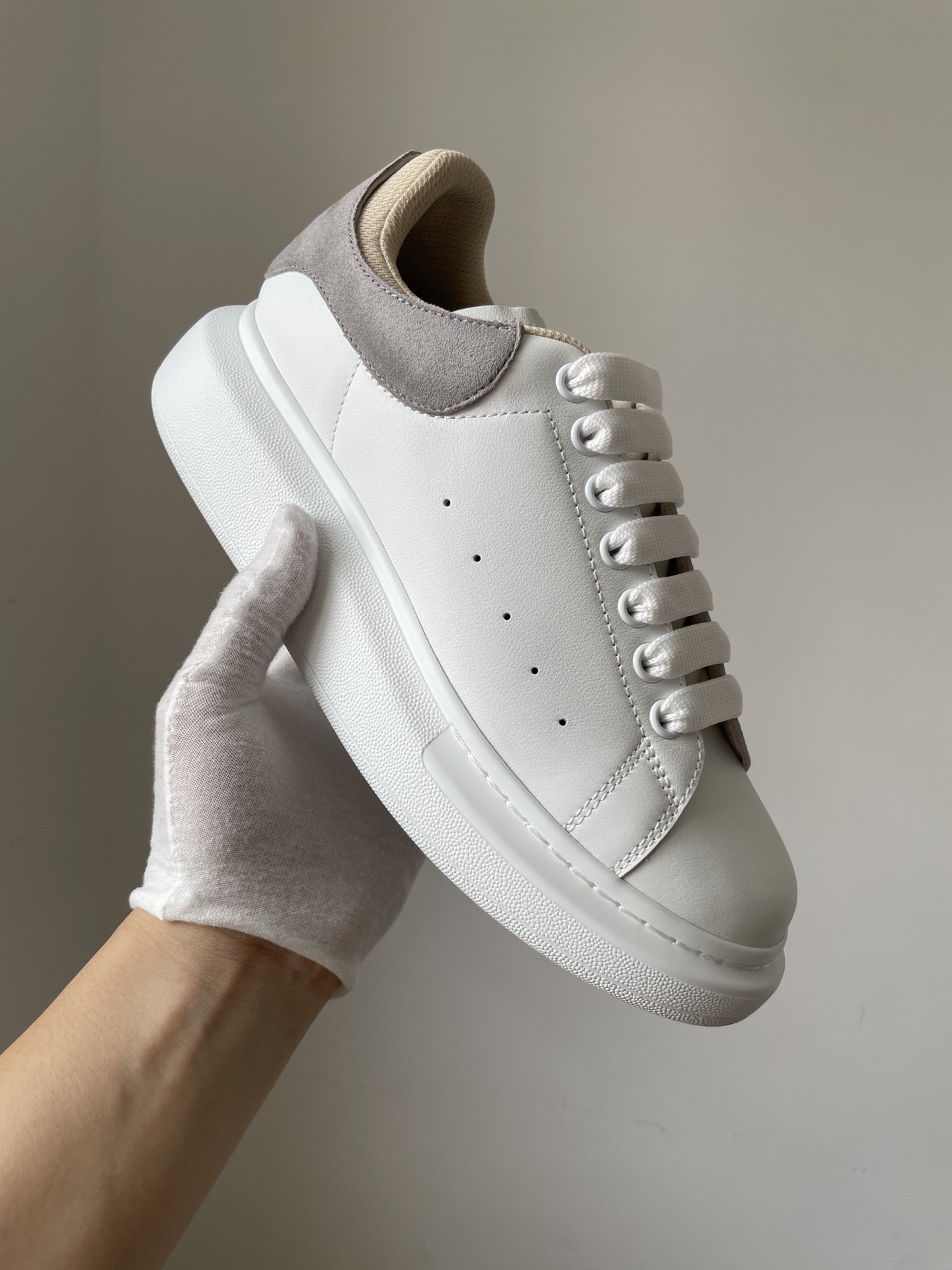 Alexander McQueen Leather Platform Lace-Up Low-Top Sneakers Unisex White - Image 3